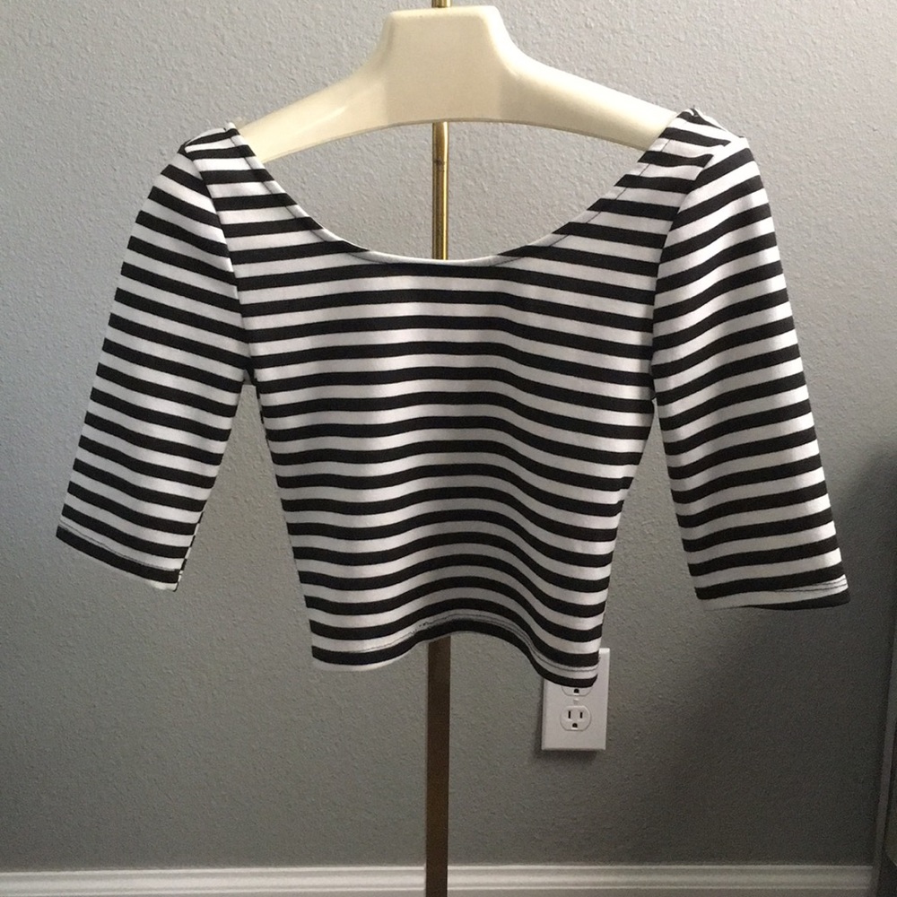 ✨2/$15 {Cefian} Crop Top
